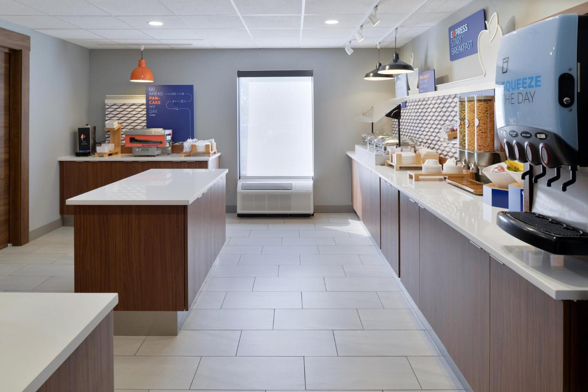 Holiday Inn Express Hotel And Suites Marysville By Ihg Екстериор снимка